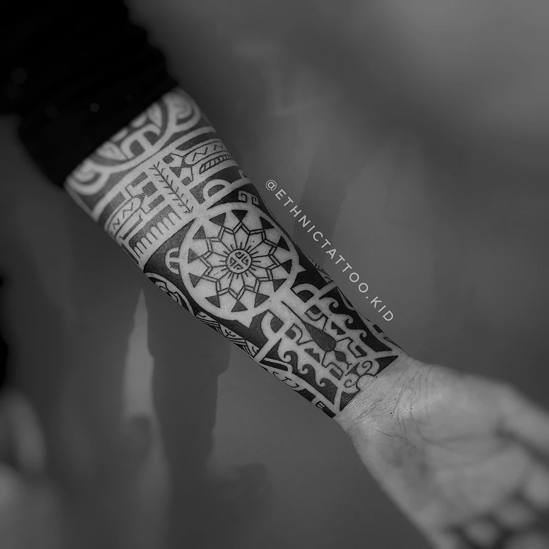 Tatuaje freehand estilo marquesano por EthnicTattooKid en Madrid