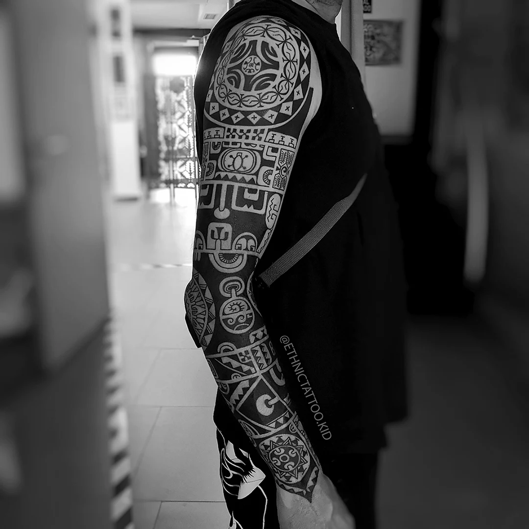 Diseño estilo marquesano de brazo entero por ethnictattoo.kid en Ajalvir