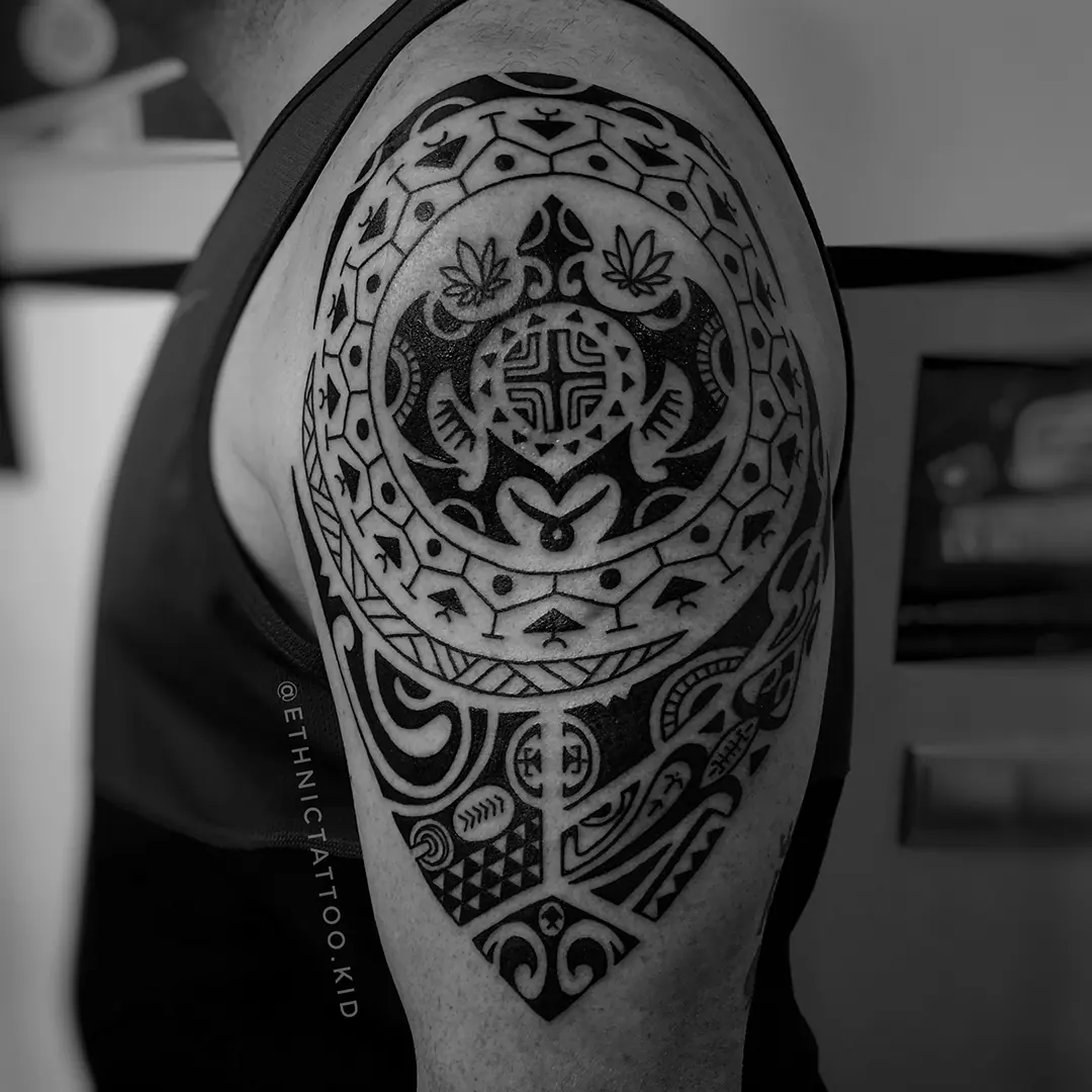Tattoo polinesio, inspirado en la cultura tahitiana hecho por Ethnictattoo.kid