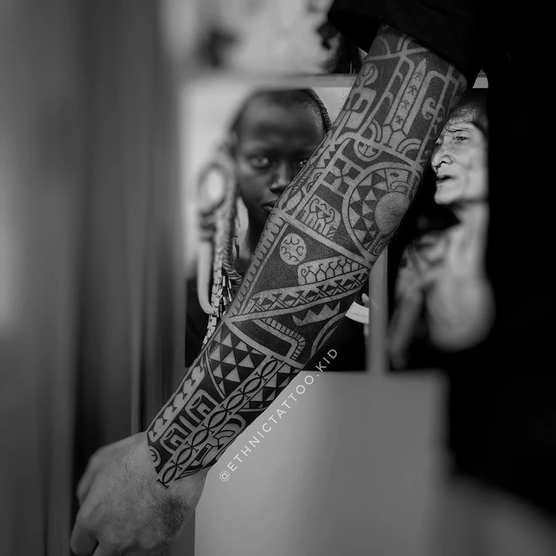 Tatuaje étnico inspirado en las Islas Marquesas, hecho por Ethnictattoo.kid