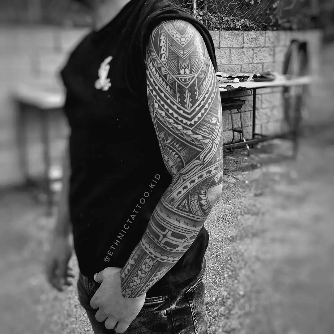 Tatuaje de brazo tribal, estilo Samoano hecho en Madrid por EthnicTattoo.kid
