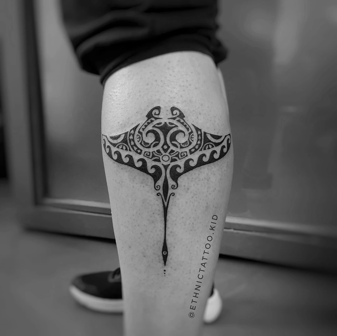 Manta Raya de inspiración polinesia, hecho en Ajalvir, por Ethnictattoo.kid