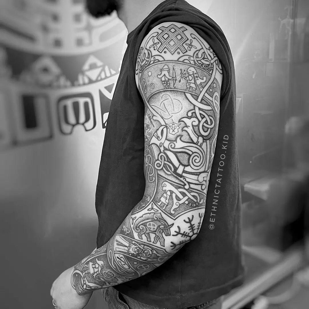 Tatuaje de brazo en estilo celta, nórdico, hecho por Ethnictattoo.kid en el Corredor del Henares
